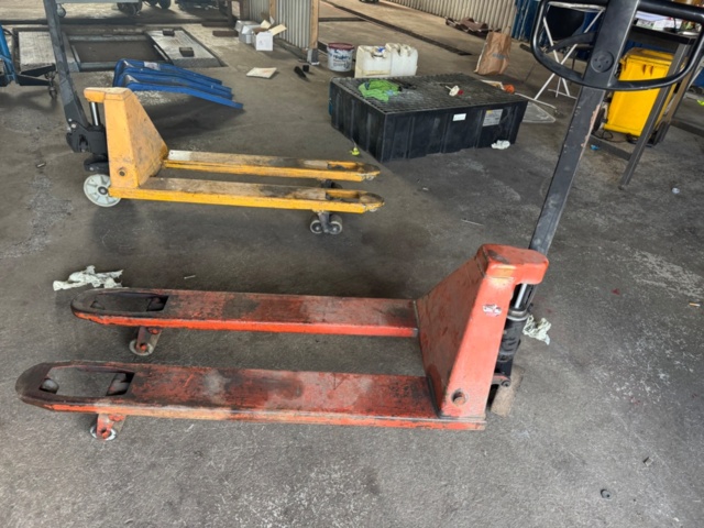 1405948-1 Pallet truck - BT