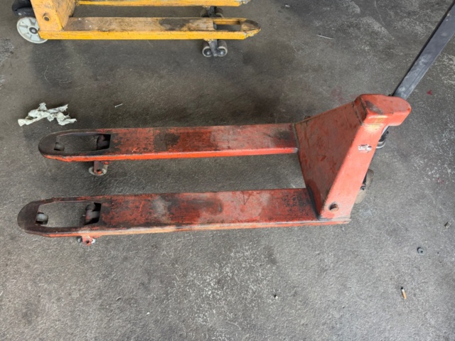 1405948-2 Pallet truck - BT