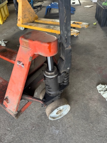 1405948-4 Pallet truck - BT