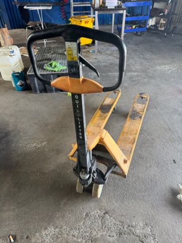 1405949-3 Pallet truck