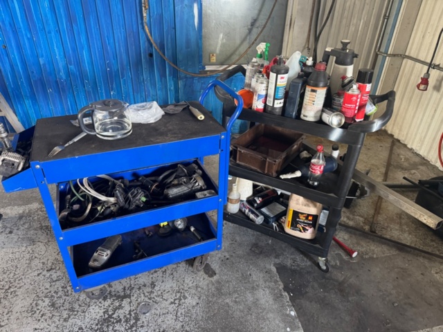 1405950-1 2 workshop trolleys – metal and plastic