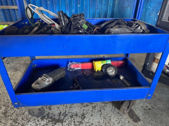 1405950-4 2 workshop trolleys – metal and plastic