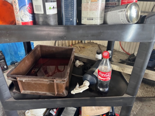 1405950-6 2 workshop trolleys – metal and plastic