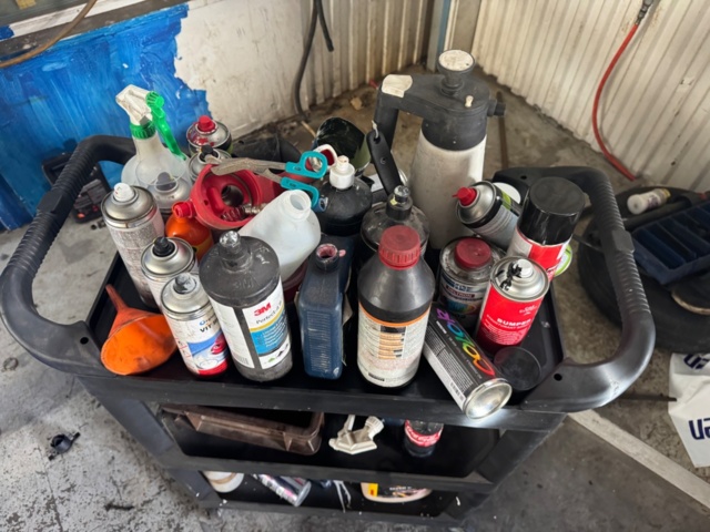 1405950-11 2 workshop trolleys – metal and plastic