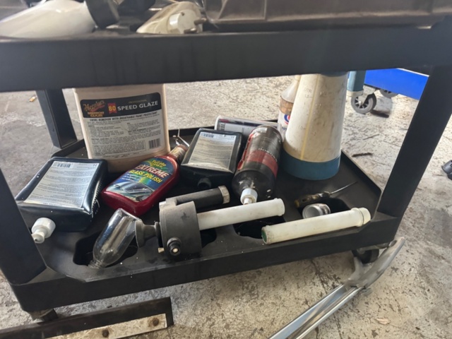 1405950-12 2 workshop trolleys – metal and plastic