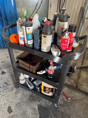 1405950-14 2 workshop trolleys – metal and plastic