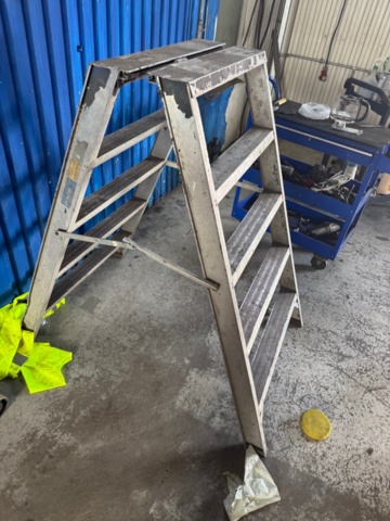 1405951-2 Ladder