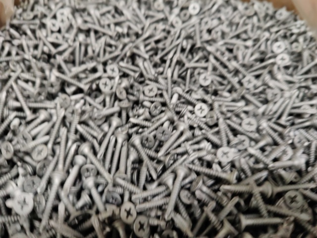 1552220-5 10.000 st Självborrande skruv 4.0x25mm