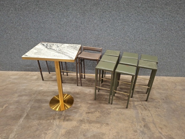 1554560-1 Bar tables & bar stools