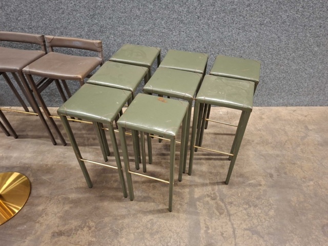 1554560-4 Bar tables & bar stools