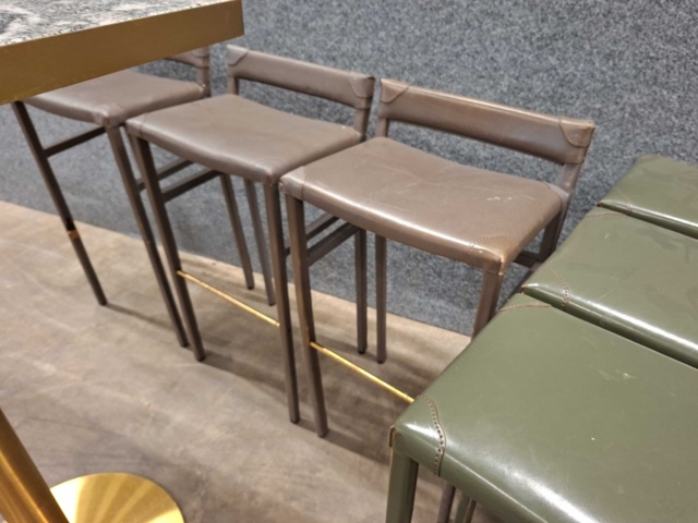 1554560-9 Bar tables & bar stools