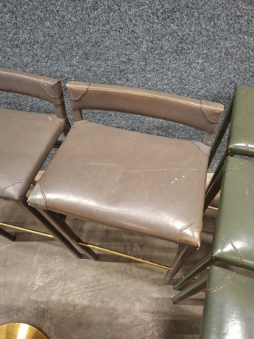 1554560-11 Bar tables & bar stools
