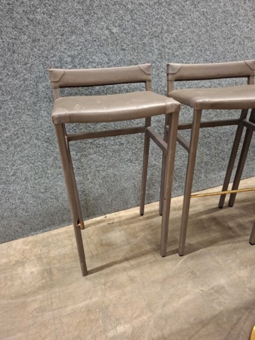 1554560-13 Bar tables & bar stools