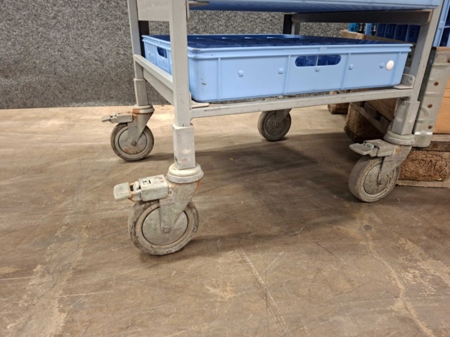 1554563-5 Dishwashing trolley & dishwashing trays