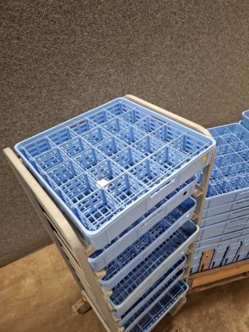 1554563-14 Dishwashing trolley & dishwashing trays