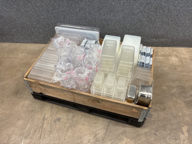 1554585-1 Plastkantiner, matlådor, plastkannor m.m.