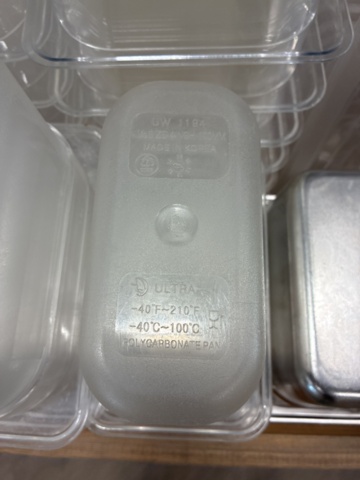1554585-3 Plastkantiner, matlådor, plastkannor m.m.