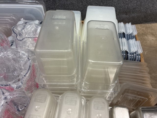 1554585-4 Plastkantiner, matlådor, plastkannor m.m.