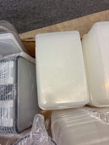 1554585-14 Plastkantiner, matlådor, plastkannor m.m.