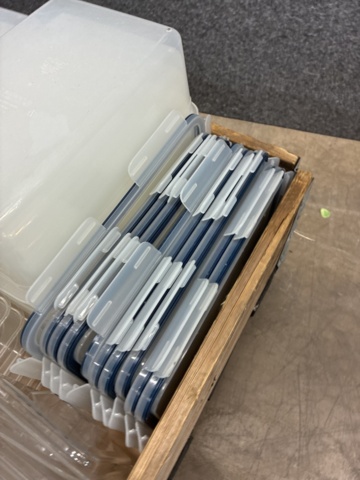 1554585-19 Plastkantiner, matlådor, plastkannor m.m.
