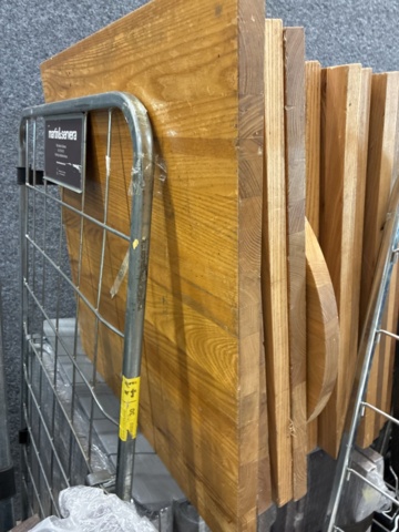 1554588-19 Lot with restaurant furniture