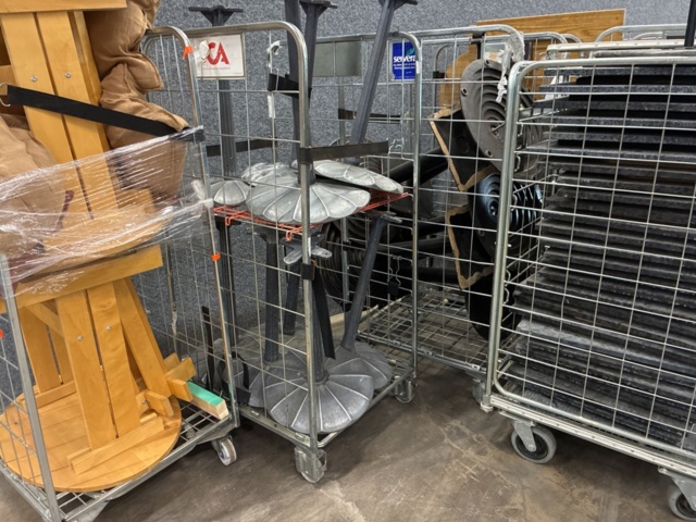 1554588-37 Lot with restaurant furniture