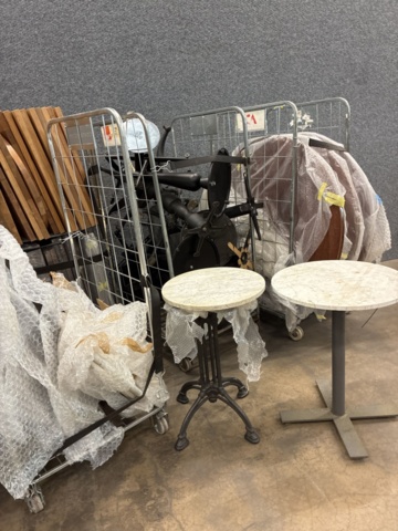 1554588-39 Lot with restaurant furniture