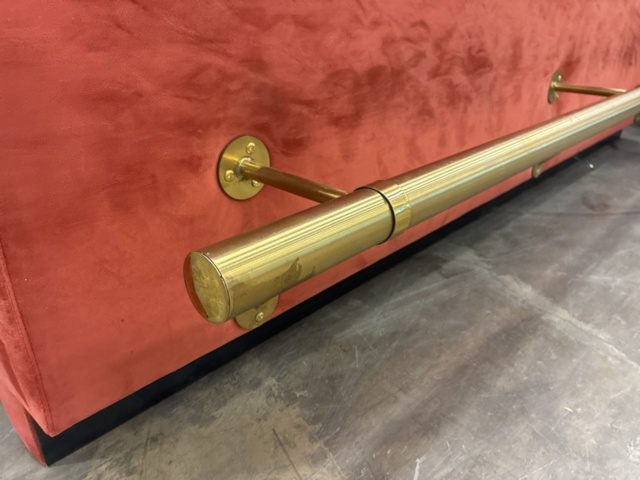 1554600-4 Restaurant sofas with gold-plated footrests