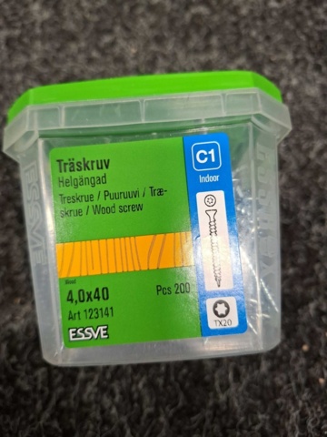 1554662-19 17 pcs Packs Wood Screws, Essve