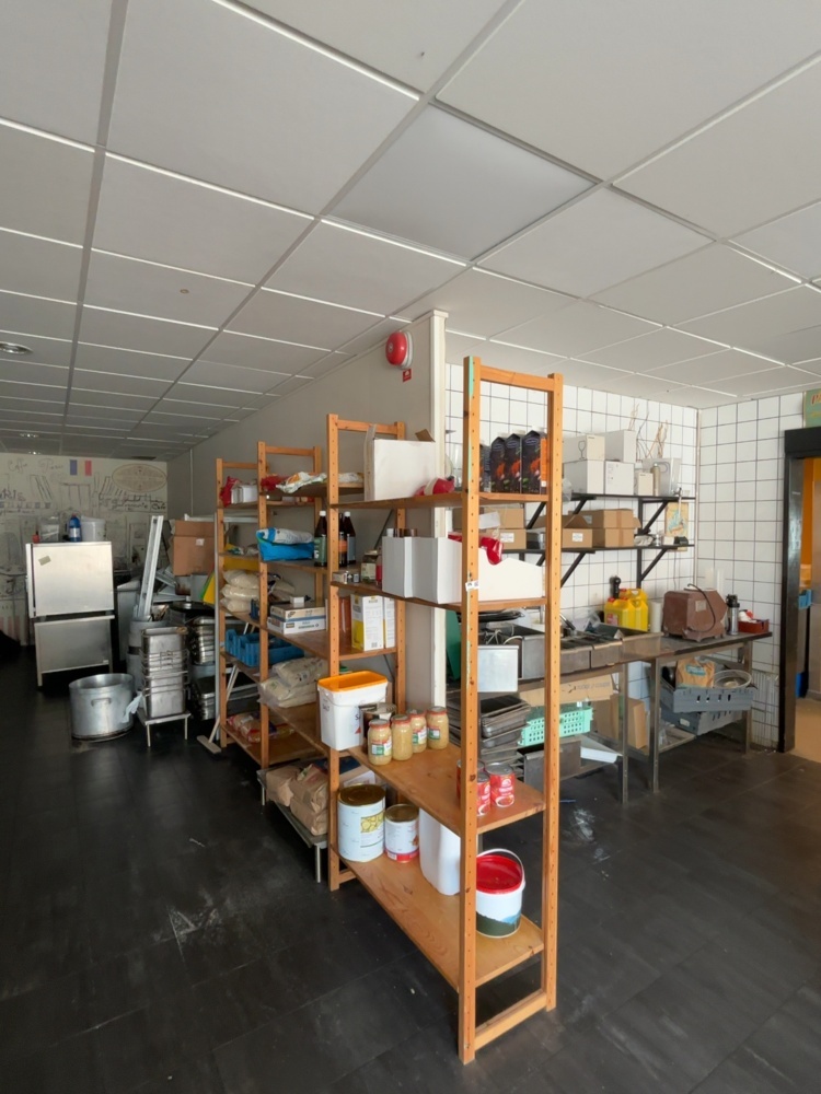 1548899-1 Various restaurant equipment and kitchen supplies