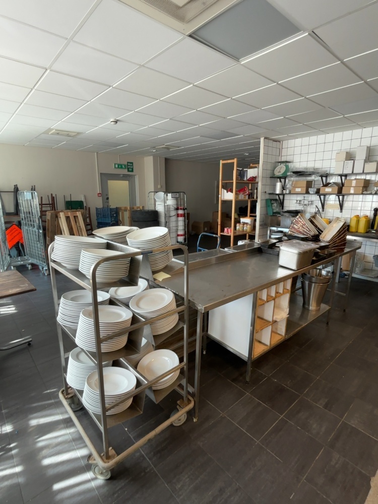 1548901-2 Collection of various restaurant equipment