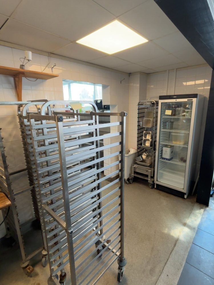1548904-1 Collection of restaurant equipment