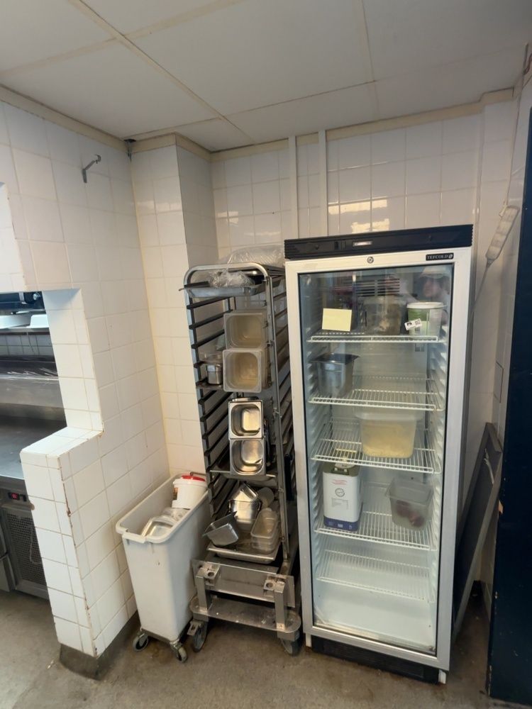 1548904-2 Collection of restaurant equipment