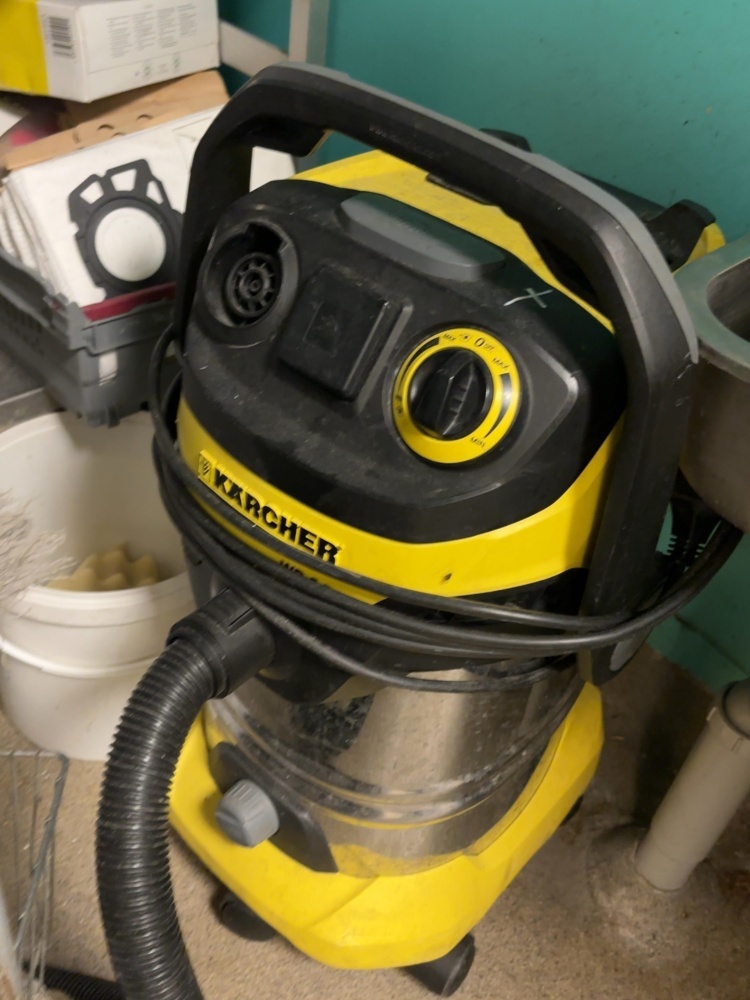 1548907-2 Various cleaning equipment and cleaning accessories