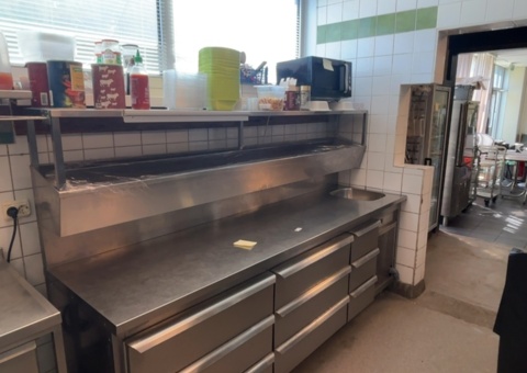 Workbench with sink and cooling module