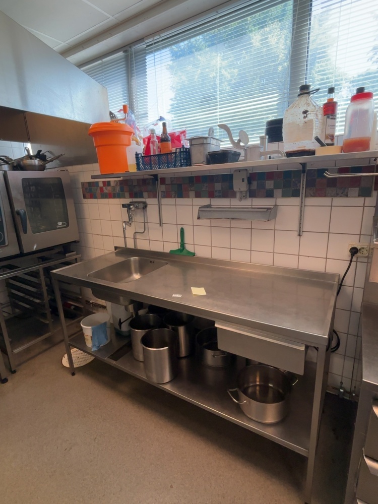 1548918-1 Workbench with sink