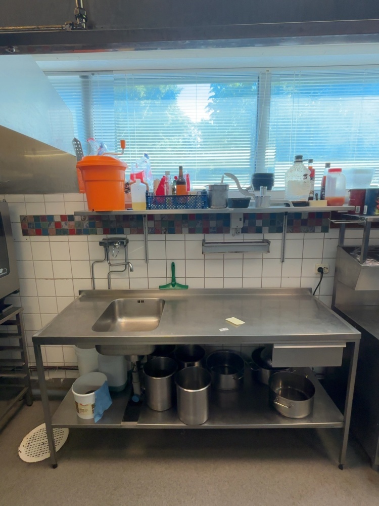 1548918-2 Workbench with sink