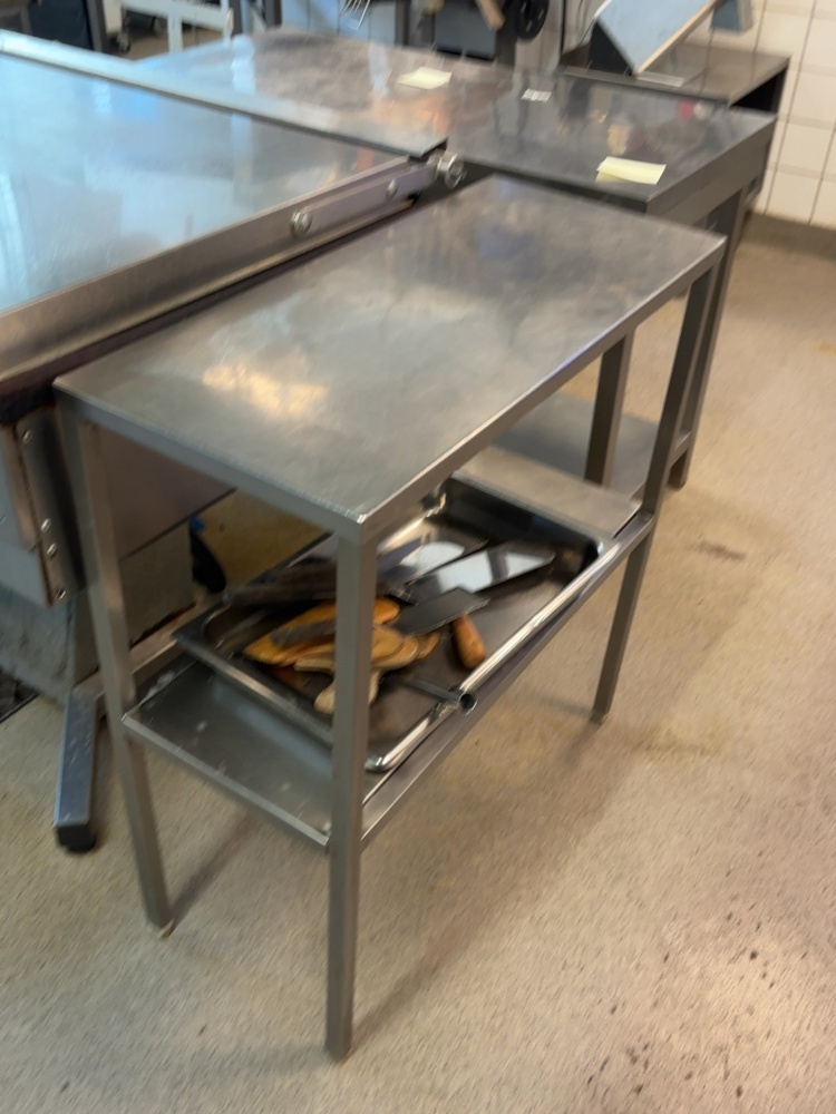 1548915-2 Grill table