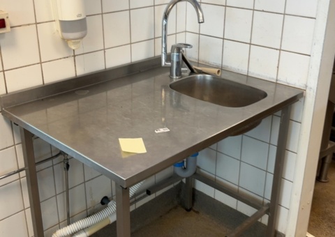 Workbench with sink