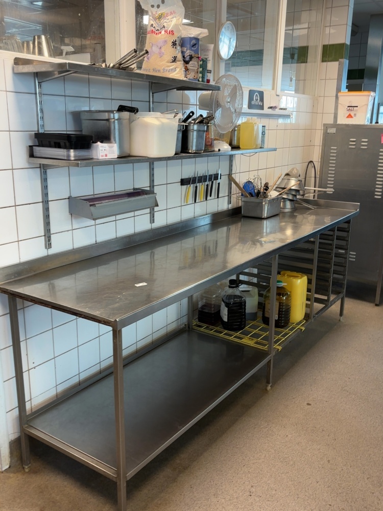 1548926-1 Workbench with sink