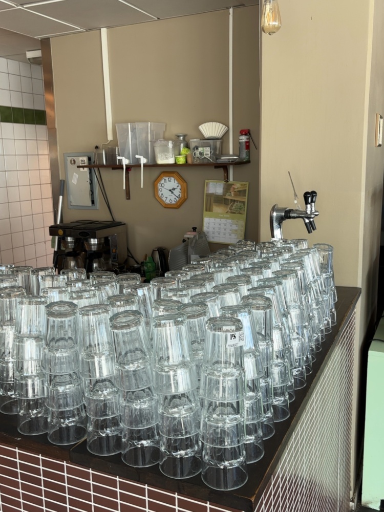 1548927-2 Beverage dispenser with two taps, coffee maker and refrigerator