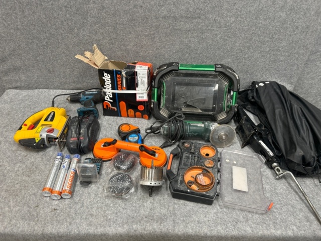 1436425-1 Collection of various tools and accessories
