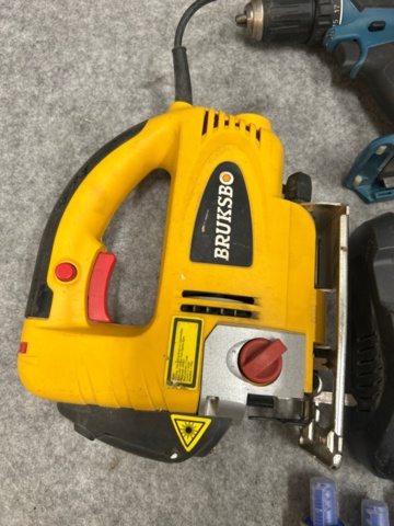 1436425-3 Collection of various tools and accessories