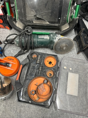 1436425-10 Collection of various tools and accessories