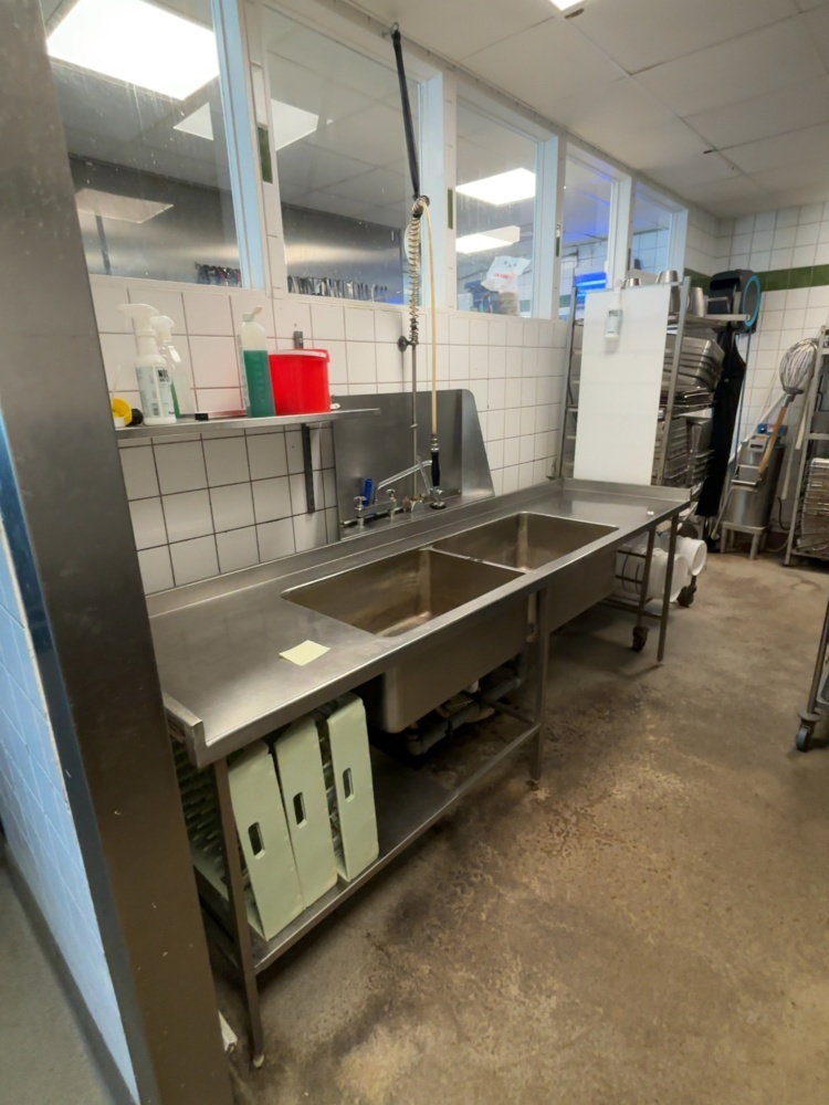 1548935-2 Stainless steel sink