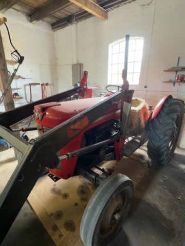 1531244-4 Massey Ferguson 30 Diesel 1964 med frontlastare och pallgafflar – Fungerar