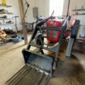 1531244-3 Massey Ferguson 30 Diesel 1964 med frontlastare och pallgafflar – Fungerar