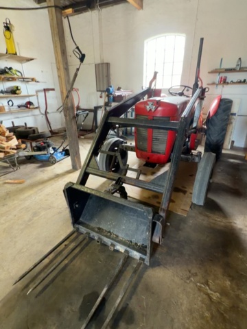 1531244-3 Massey Ferguson 30 Diesel 1964 med frontlastare och pallgafflar – Fungerar
