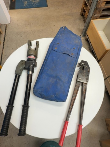 1531253-2 Elpress V1311 Hydraulic cable press 13 tons with transport bag and crimping pliers – Working