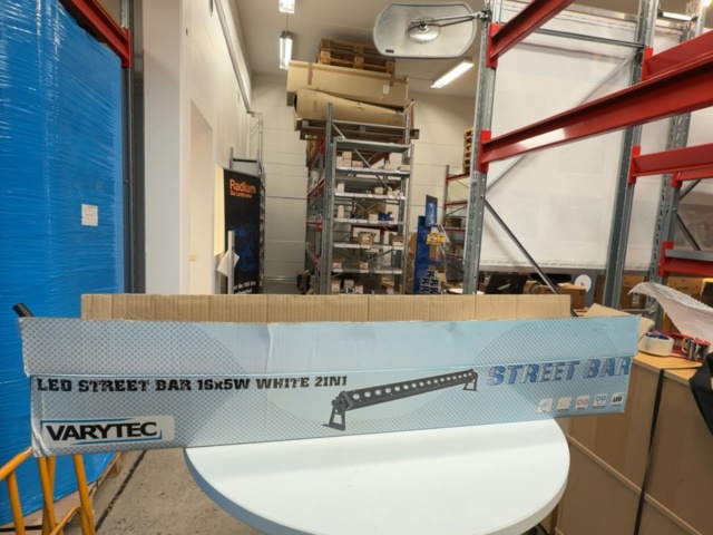 1531254-9 39 st Varytec LED Street Bar 16×5W White 2-in-1 IP65 – 12 nya & 27 begagnade